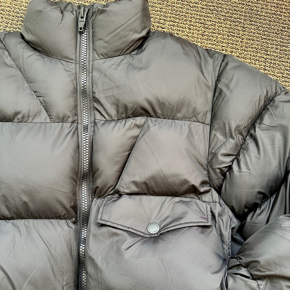 Zara
Men’s Winter Coat
Size XL (fitted/snug)
!!!STEAL!!!